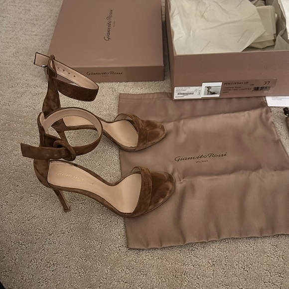 Gianvito Rossi Heel- tan suede sandal with box and dust bag size 37 retail $895 - Picture 15 of 17
